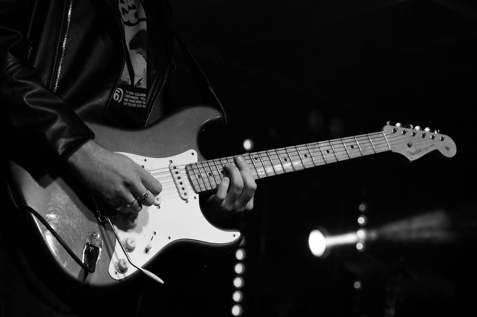 Sofiana Medjmedj přivítal v Plzni jekot nadšených fanynek, na stagi mu přistála spousta plyšáků