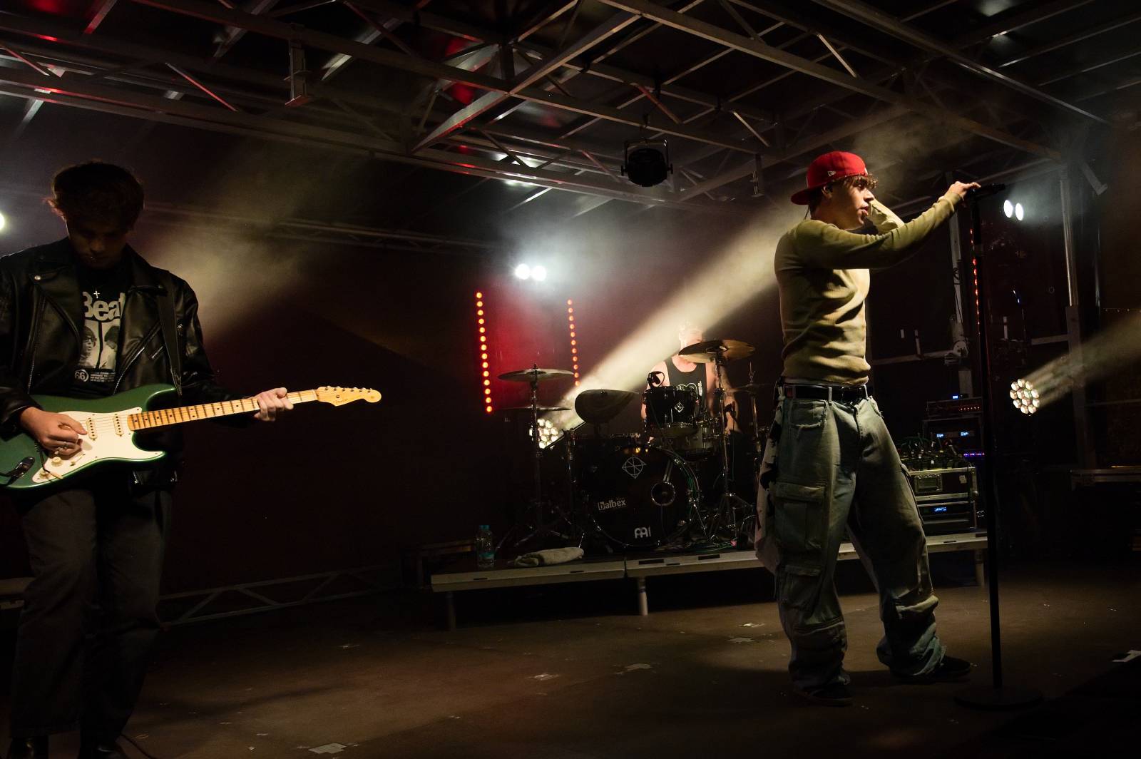 Sofiana Medjmedj přivítal v Plzni jekot nadšených fanynek, na stagi mu přistála spousta plyšáků