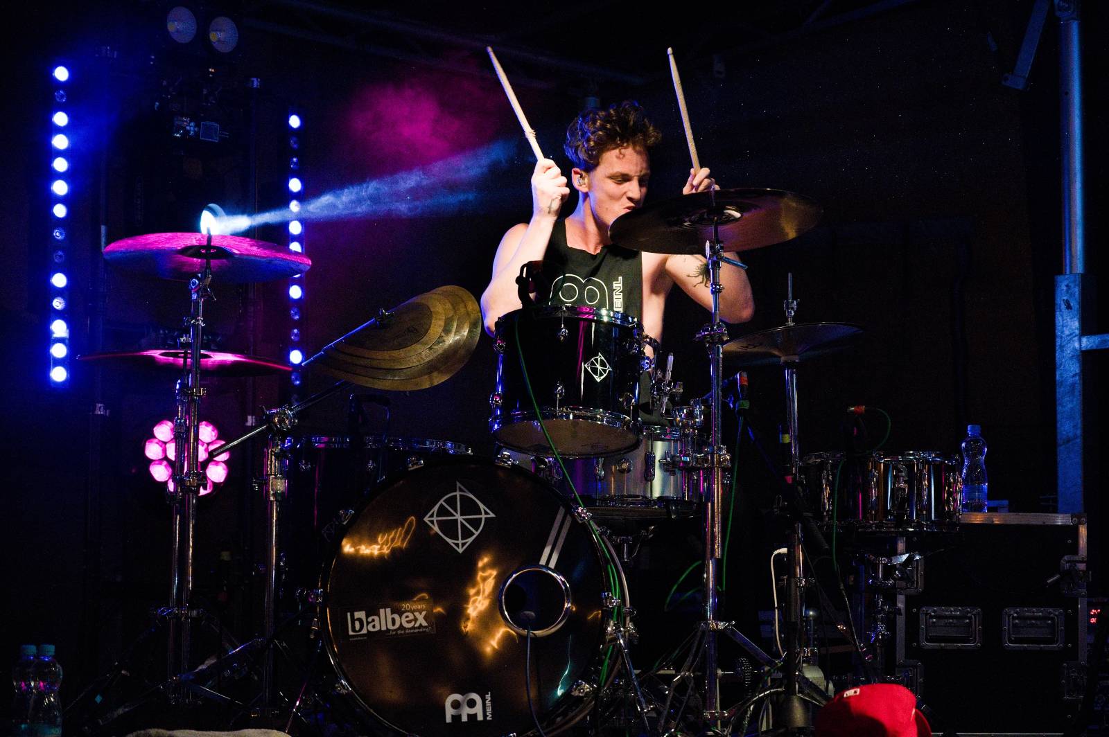 Sofiana Medjmedj přivítal v Plzni jekot nadšených fanynek, na stagi mu přistála spousta plyšáků