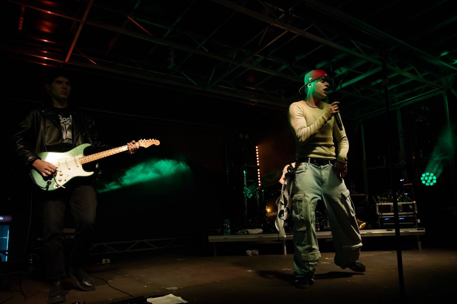 Sofiana Medjmedj přivítal v Plzni jekot nadšených fanynek, na stagi mu přistála spousta plyšáků