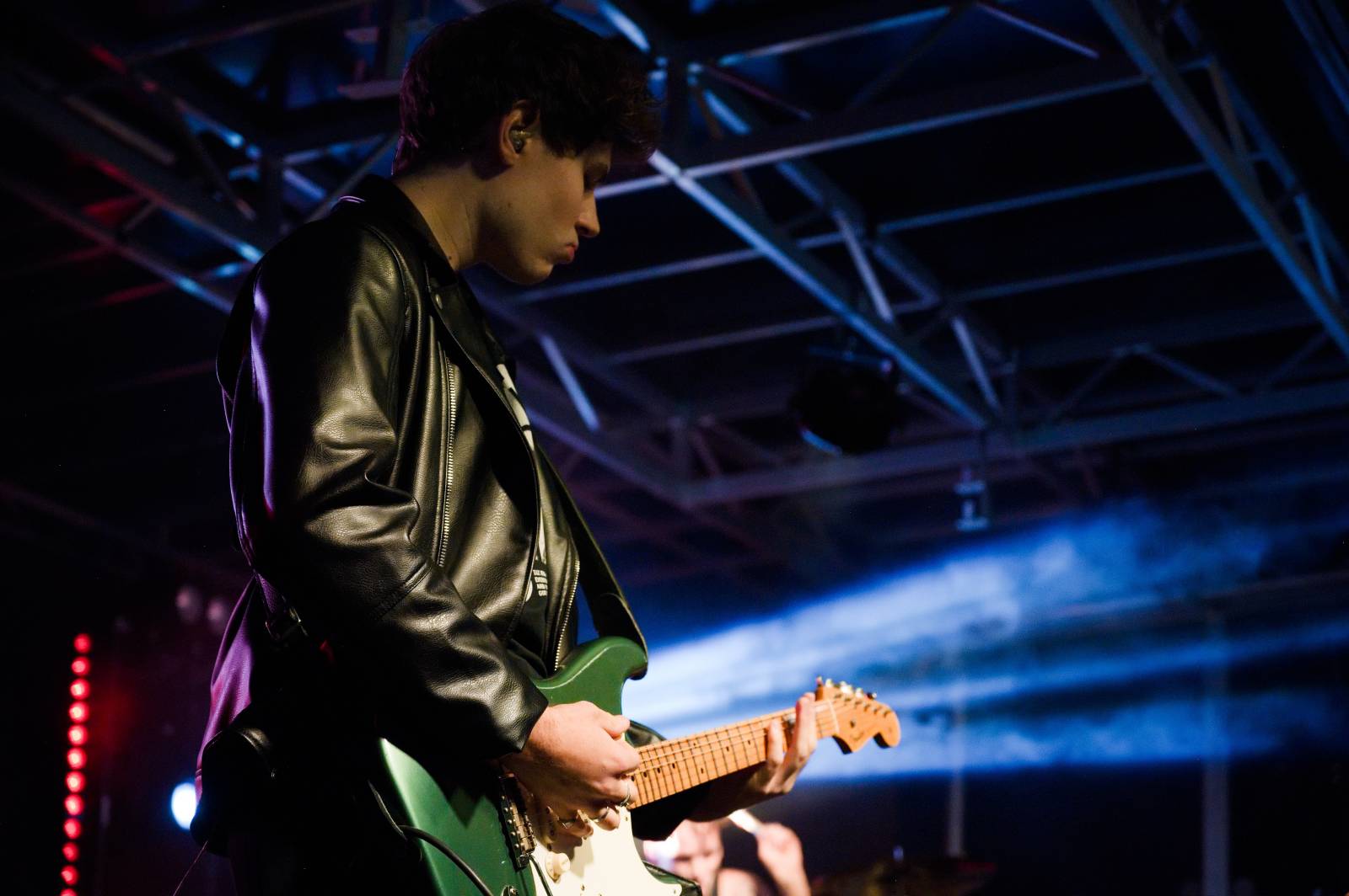 Sofiana Medjmedj přivítal v Plzni jekot nadšených fanynek, na stagi mu přistála spousta plyšáků