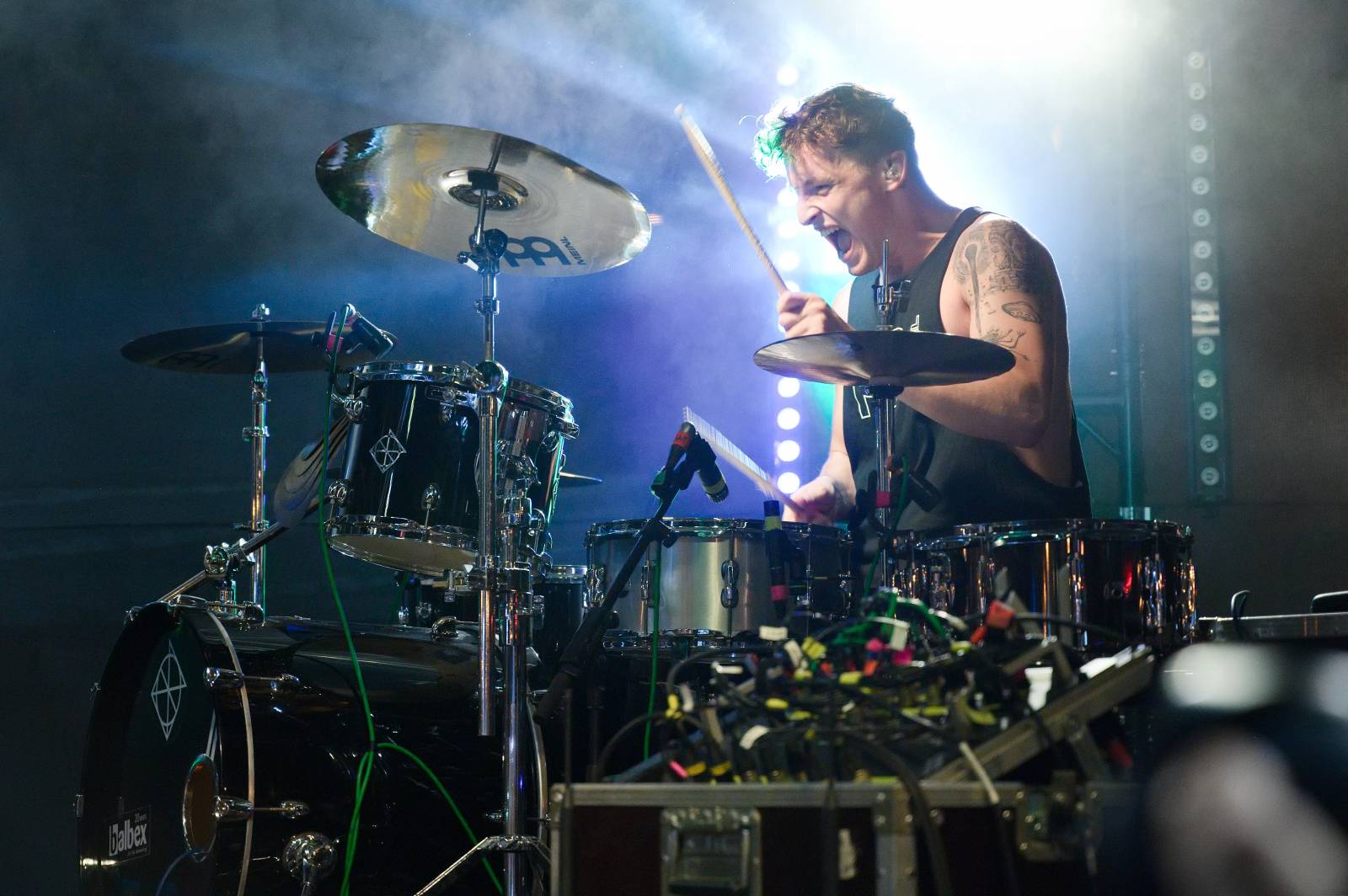 Sofiana Medjmedj přivítal v Plzni jekot nadšených fanynek, na stagi mu přistála spousta plyšáků