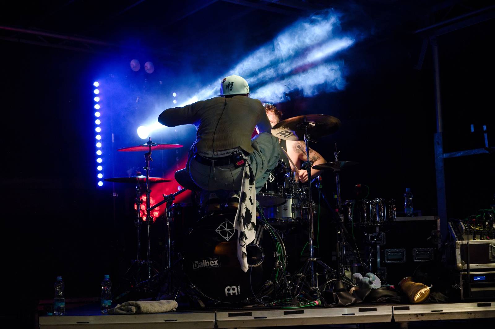 Sofiana Medjmedj přivítal v Plzni jekot nadšených fanynek, na stagi mu přistála spousta plyšáků