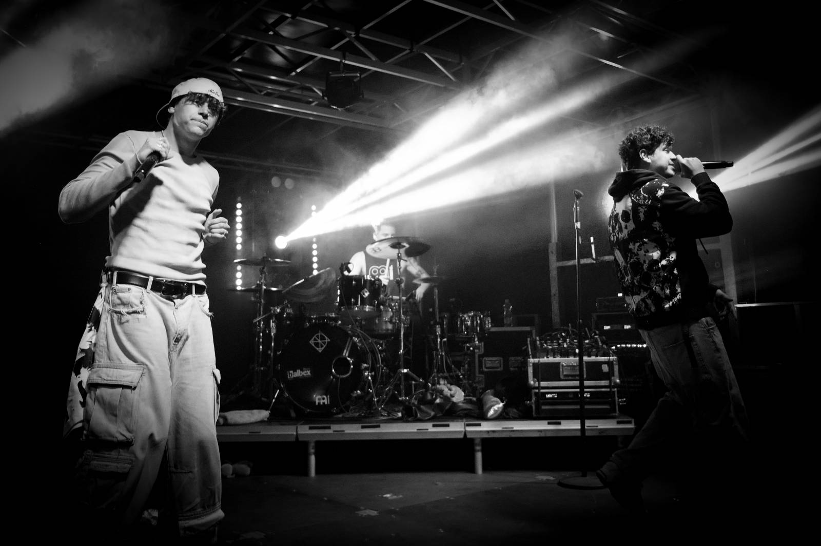 Sofiana Medjmedj přivítal v Plzni jekot nadšených fanynek, na stagi mu přistála spousta plyšáků