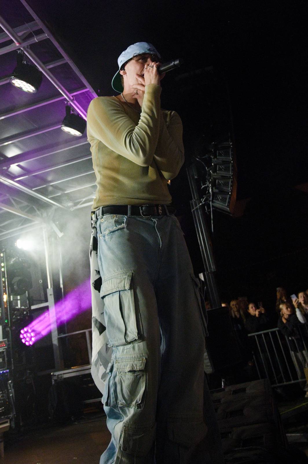 Sofiana Medjmedj přivítal v Plzni jekot nadšených fanynek, na stagi mu přistála spousta plyšáků