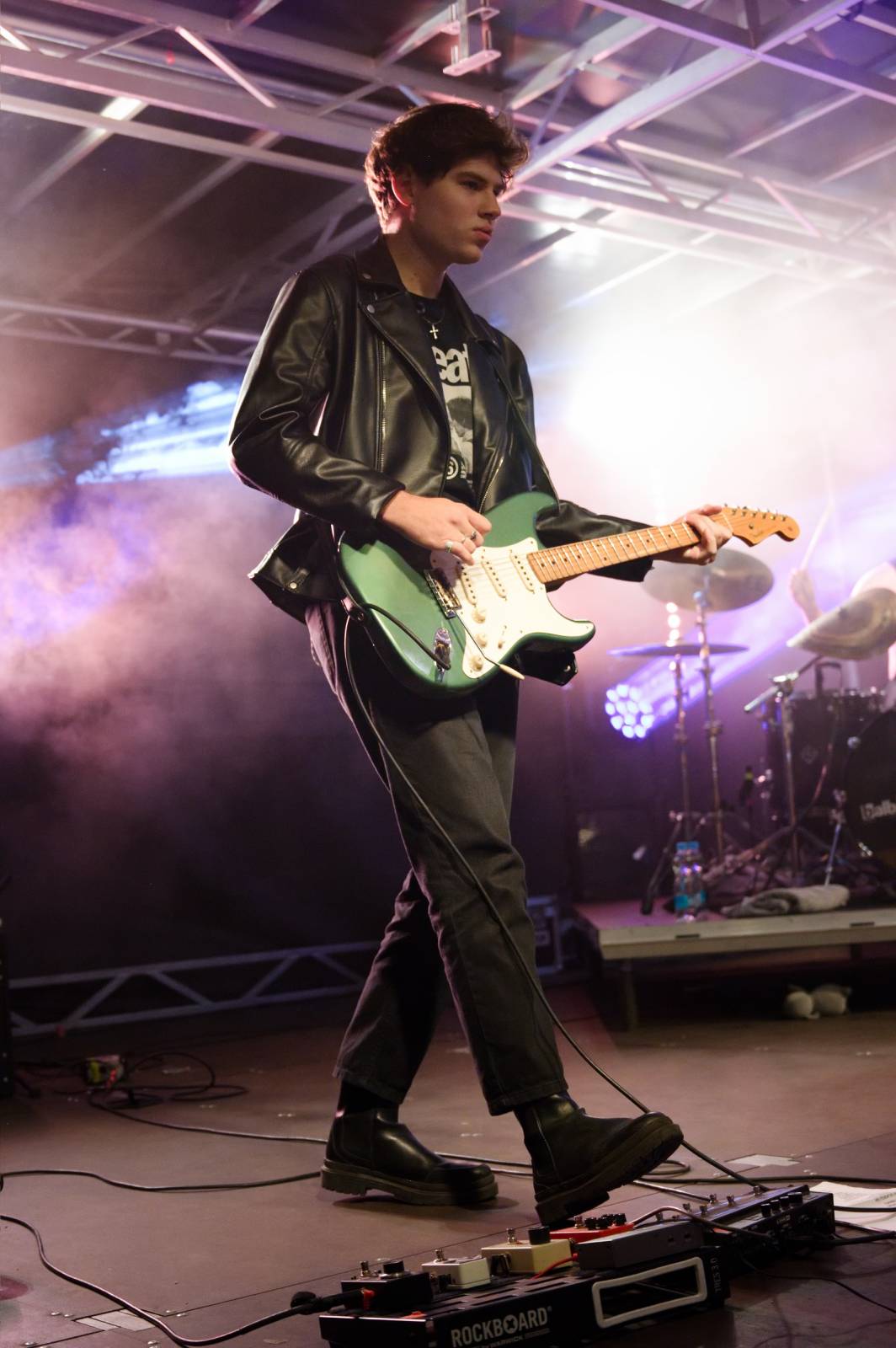 Sofiana Medjmedj přivítal v Plzni jekot nadšených fanynek, na stagi mu přistála spousta plyšáků