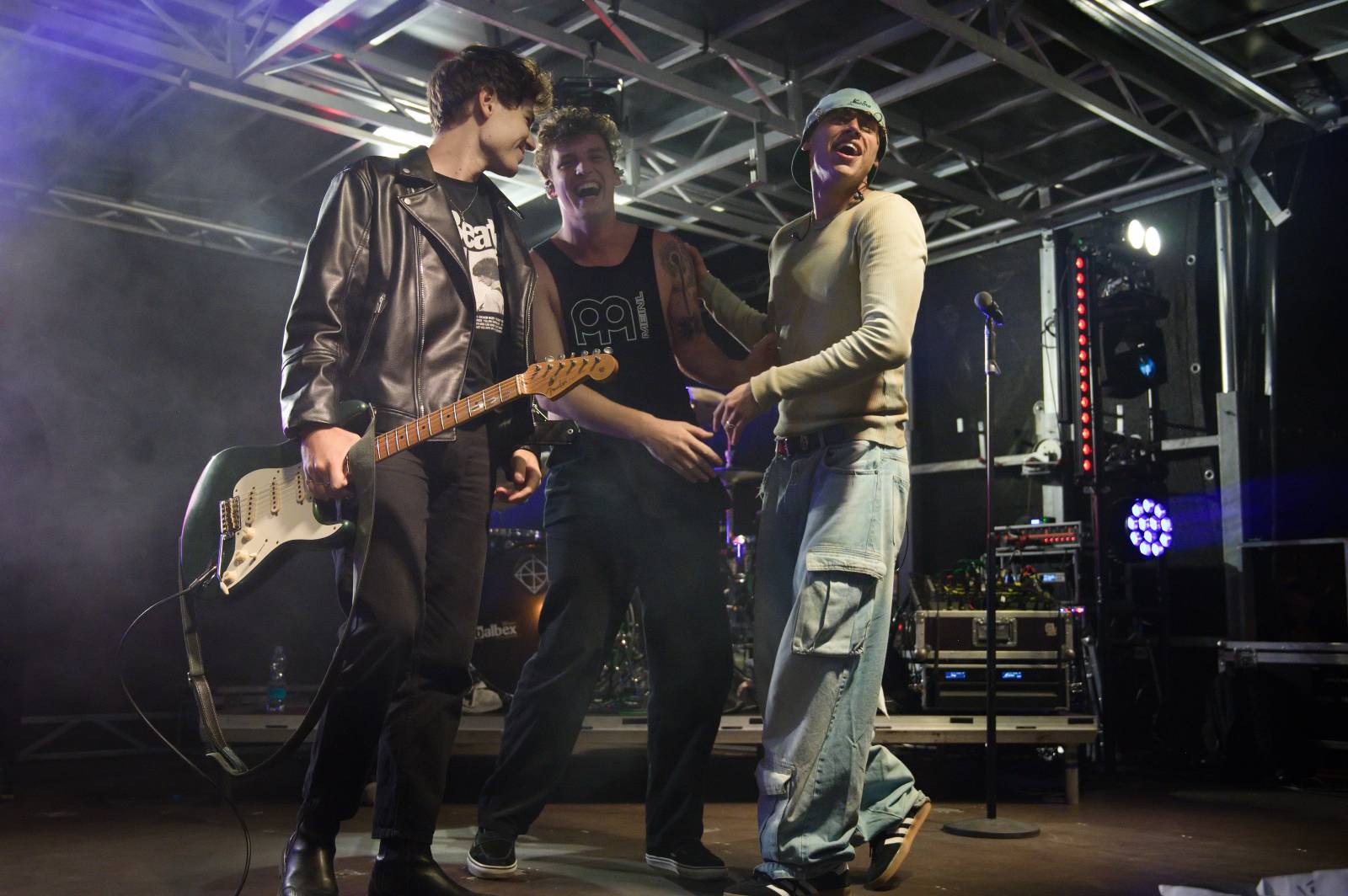 Sofiana Medjmedj přivítal v Plzni jekot nadšených fanynek, na stagi mu přistála spousta plyšáků