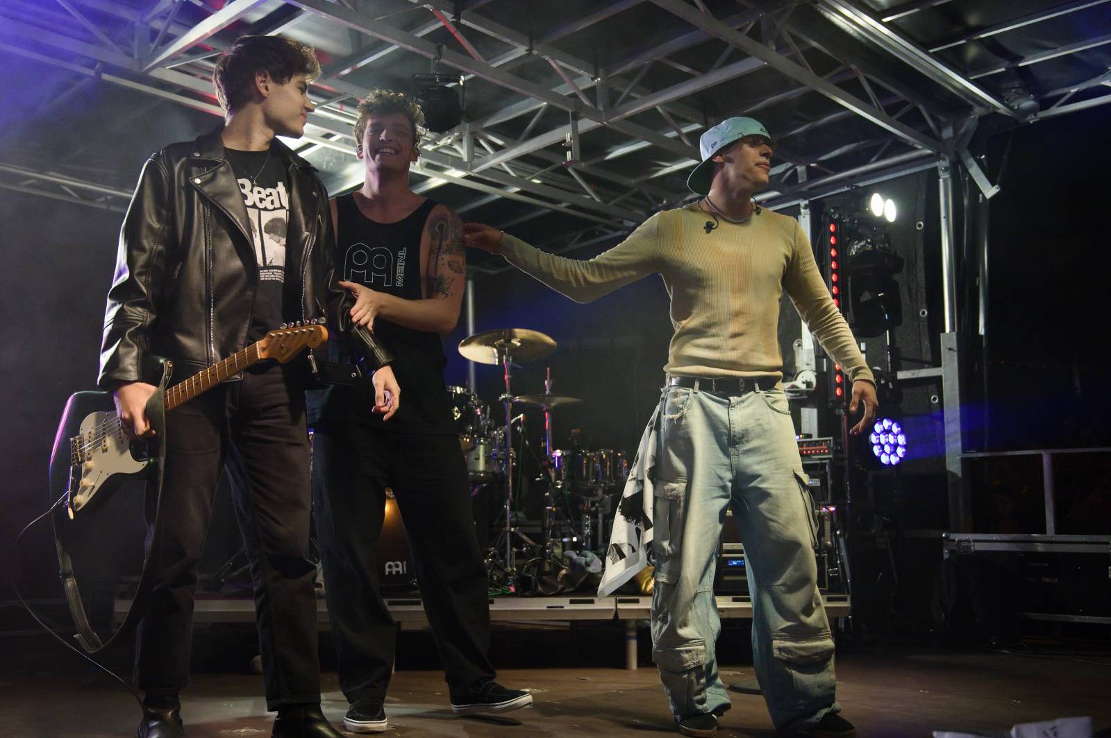 Sofiana Medjmedj přivítal v Plzni jekot nadšených fanynek, na stagi mu přistála spousta plyšáků