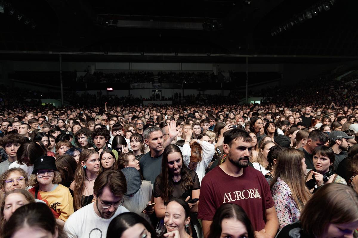 Aurora předvedla v Praze show plnou emocí a tance