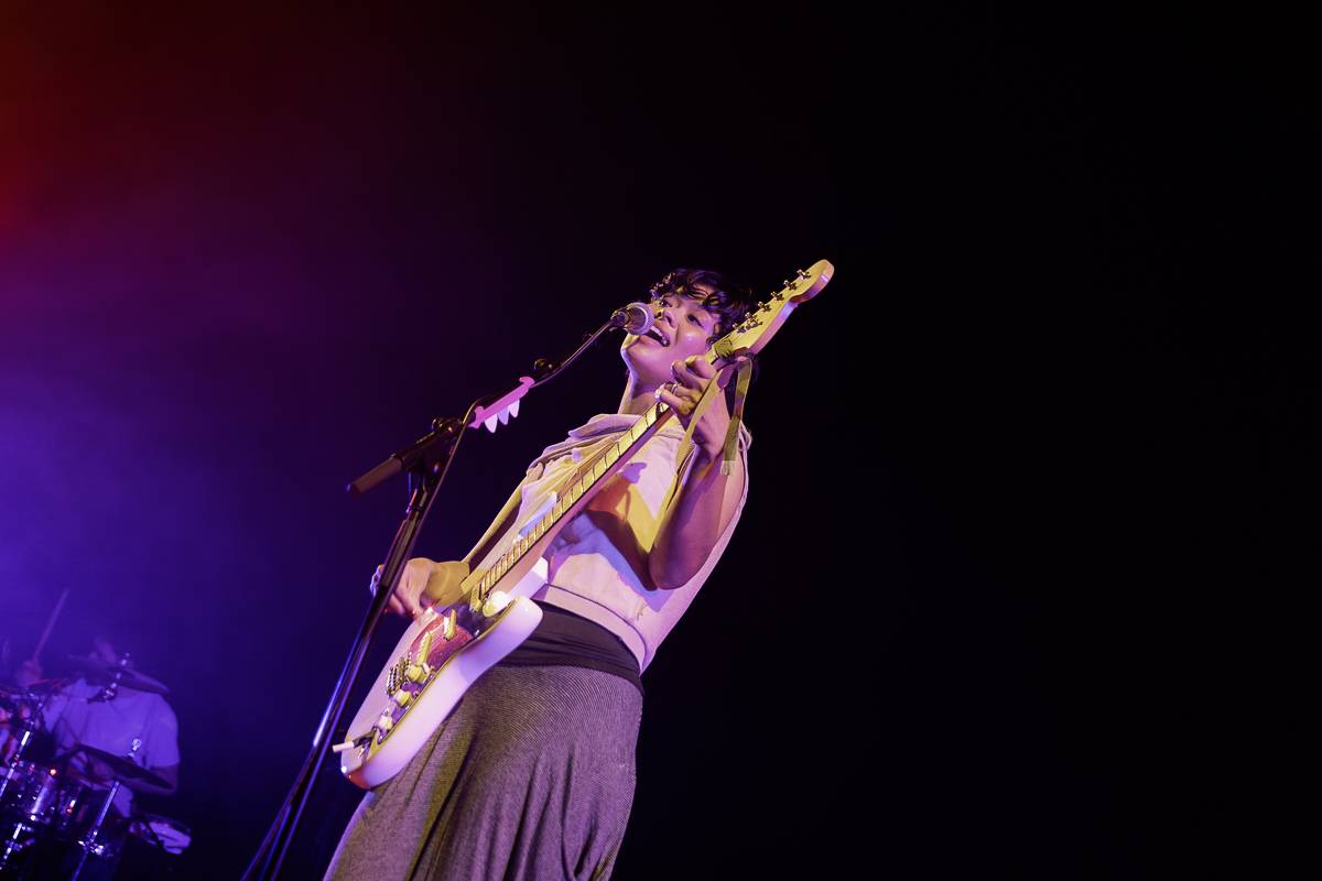 Aurora předvedla v Praze show plnou emocí a tance