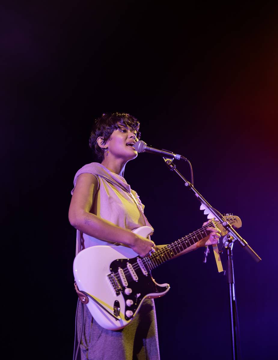 Aurora předvedla v Praze show plnou emocí a tance