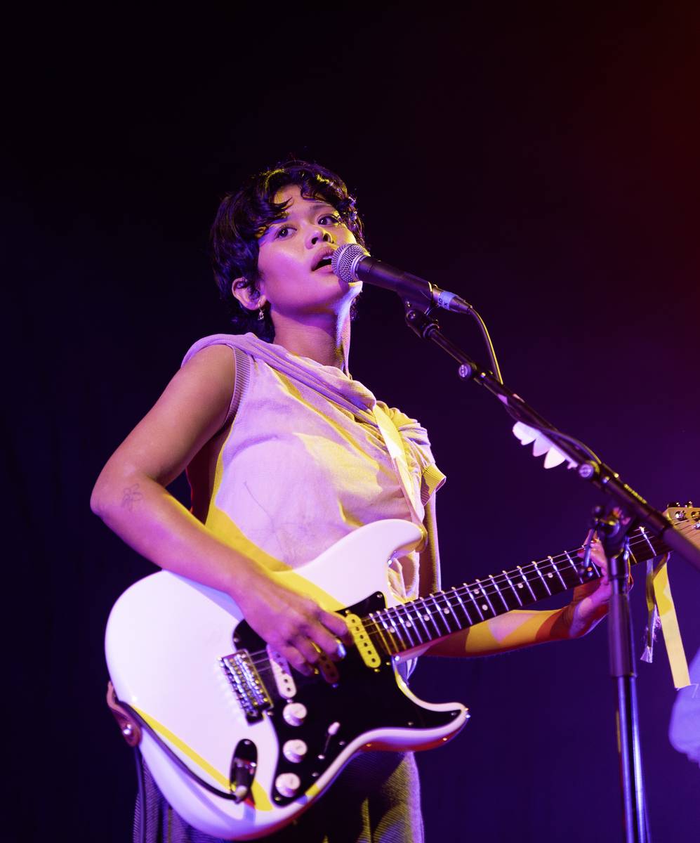 Aurora předvedla v Praze show plnou emocí a tance