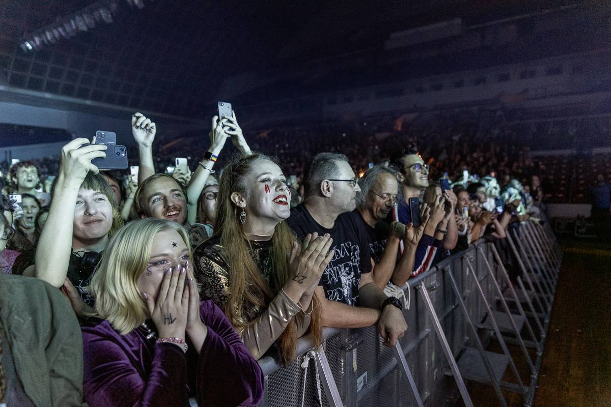 Aurora předvedla v Praze show plnou emocí a tance