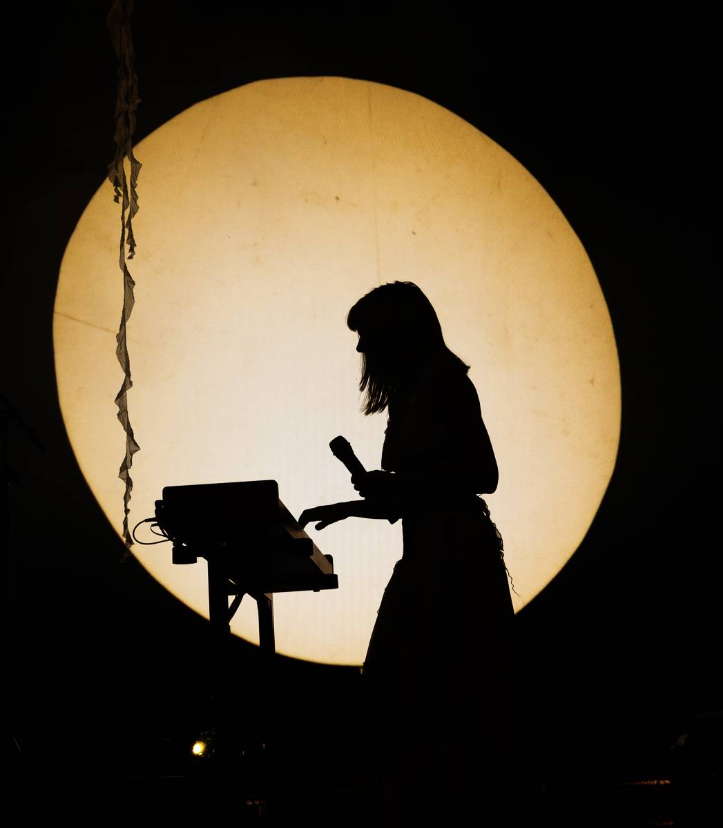 Aurora předvedla v Praze show plnou emocí a tance