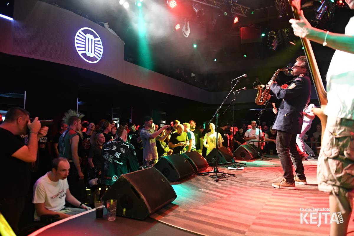 Volant a Dukla Vozovna jsou na společném turné, v Praze je přivítal k prasknutí narvaný Lucerna Music Bar