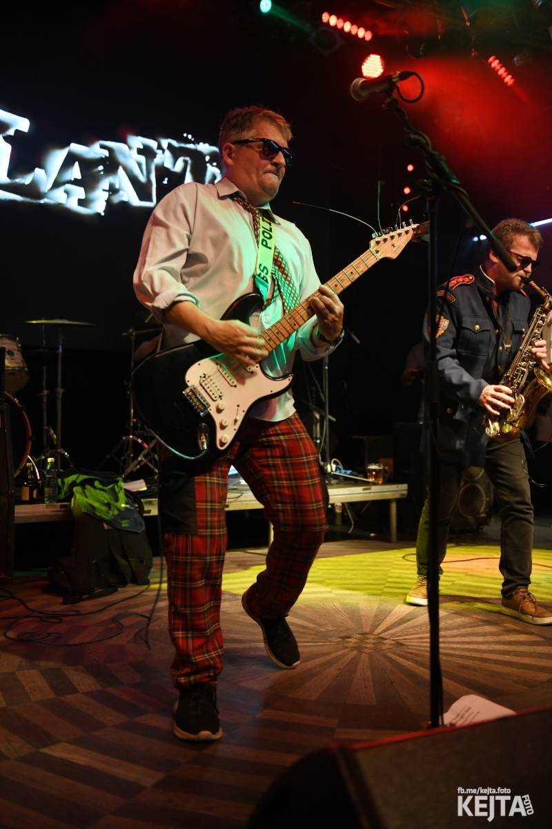 Volant a Dukla Vozovna jsou na společném turné, v Praze je přivítal k prasknutí narvaný Lucerna Music Bar