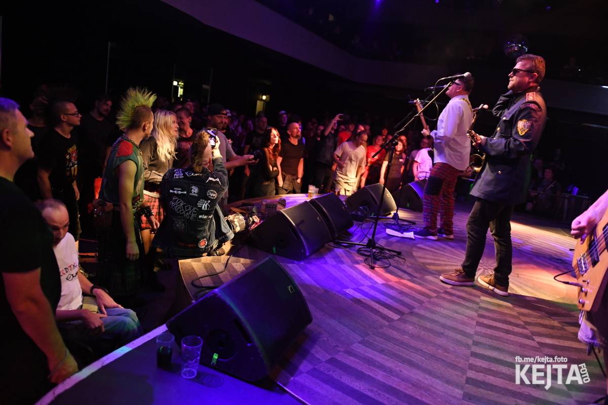 Volant a Dukla Vozovna jsou na společném turné, v Praze je přivítal k prasknutí narvaný Lucerna Music Bar