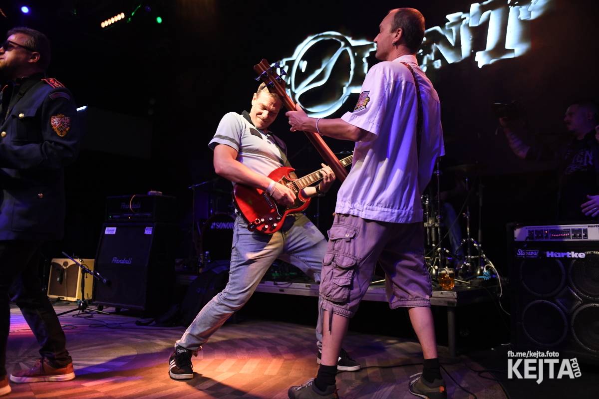 Volant a Dukla Vozovna jsou na společném turné, v Praze je přivítal k prasknutí narvaný Lucerna Music Bar