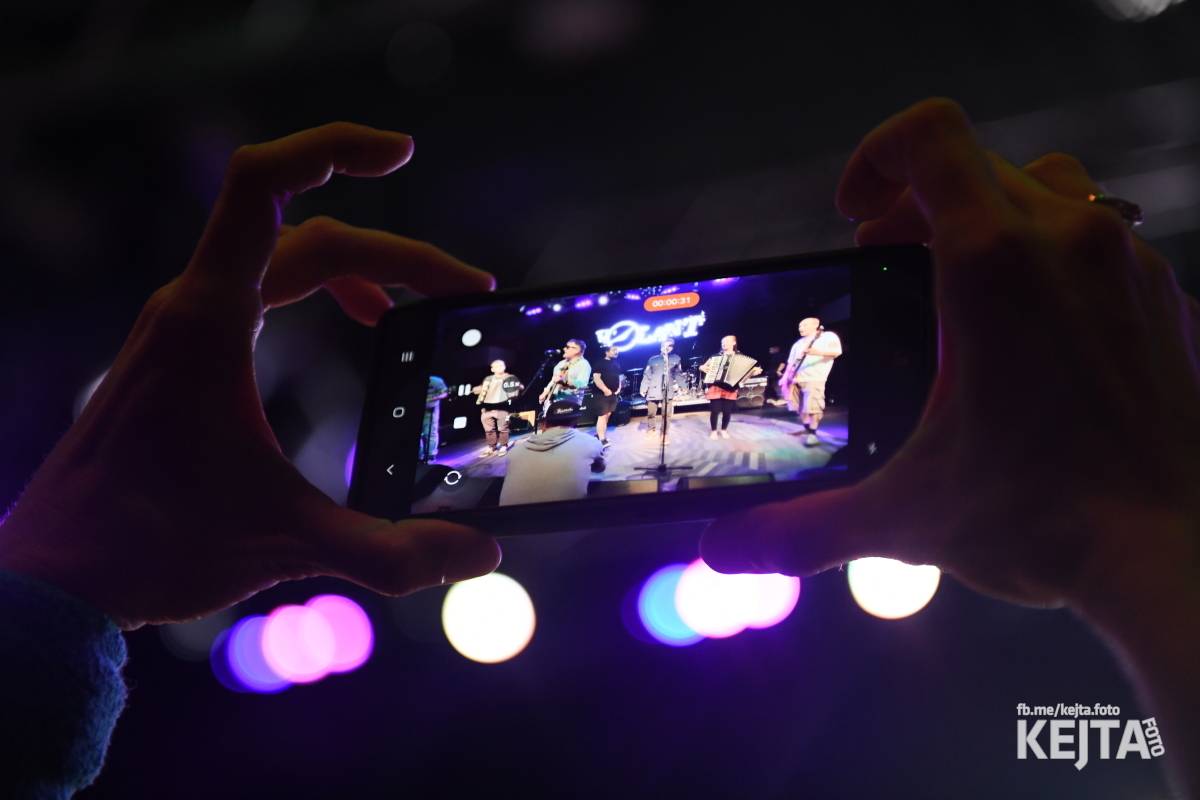 Volant a Dukla Vozovna jsou na společném turné, v Praze je přivítal k prasknutí narvaný Lucerna Music Bar