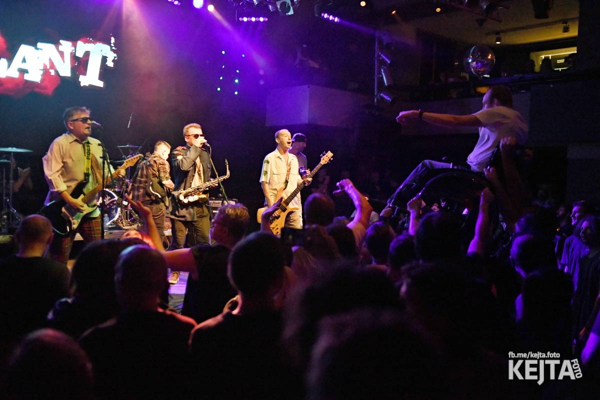 Volant a Dukla Vozovna jsou na společném turné, v Praze je přivítal k prasknutí narvaný Lucerna Music Bar