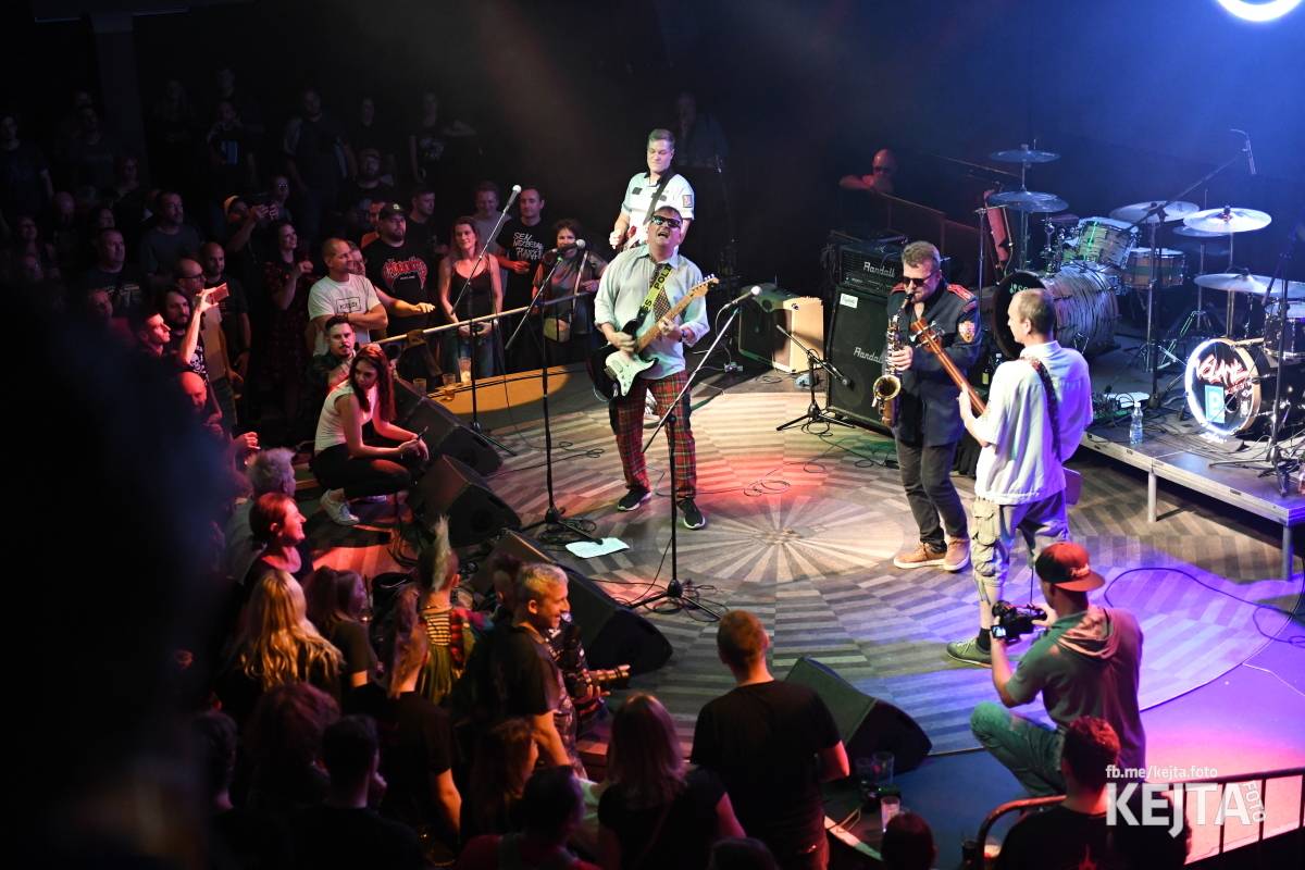 Volant a Dukla Vozovna jsou na společném turné, v Praze je přivítal k prasknutí narvaný Lucerna Music Bar