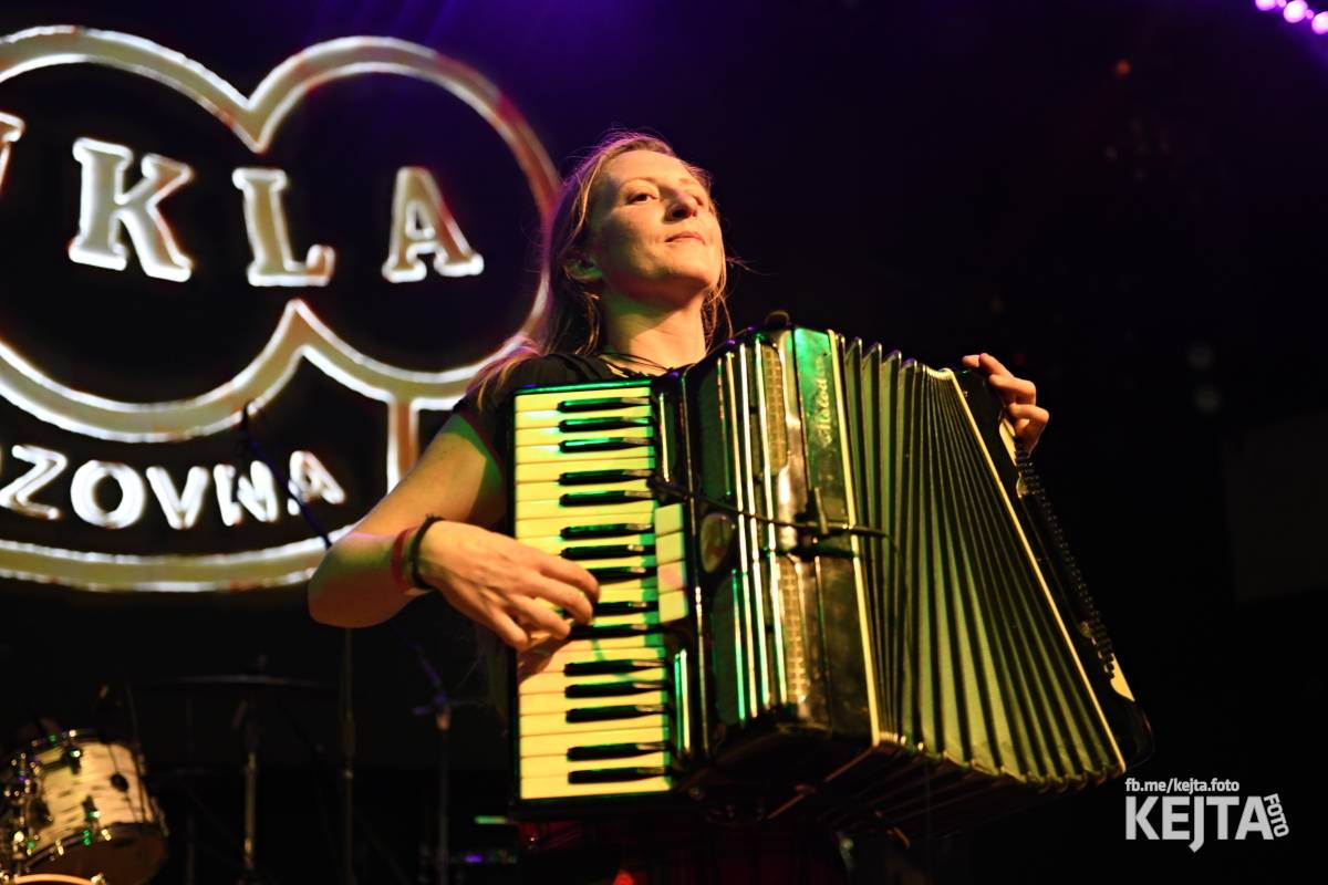 Volant a Dukla Vozovna jsou na společném turné, v Praze je přivítal k prasknutí narvaný Lucerna Music Bar