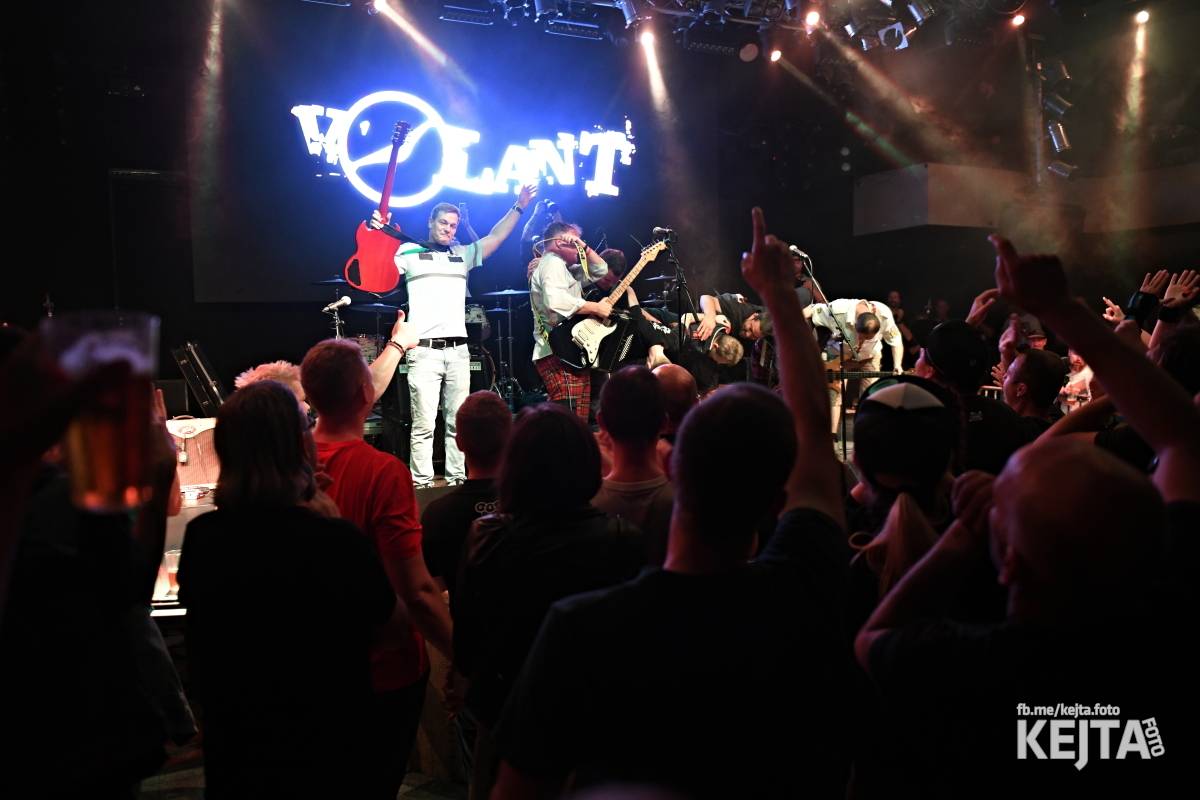 Volant a Dukla Vozovna jsou na společném turné, v Praze je přivítal k prasknutí narvaný Lucerna Music Bar