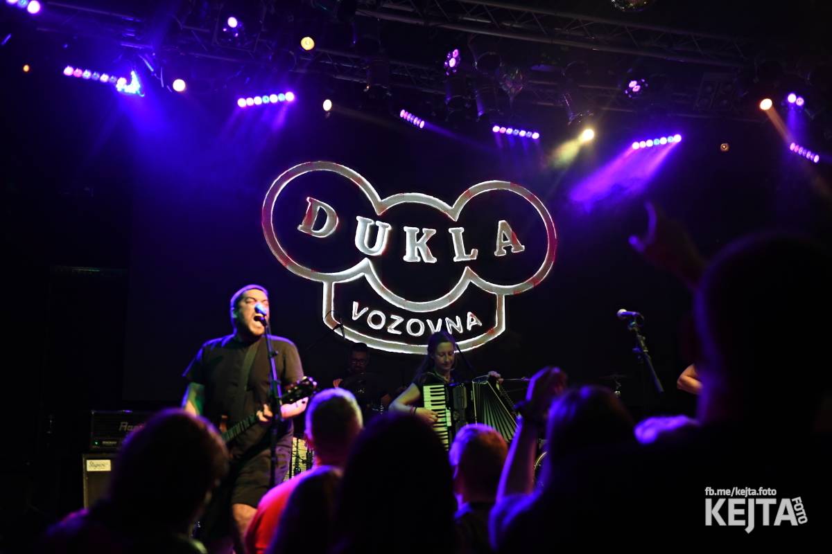 Volant a Dukla Vozovna jsou na společném turné, v Praze je přivítal k prasknutí narvaný Lucerna Music Bar