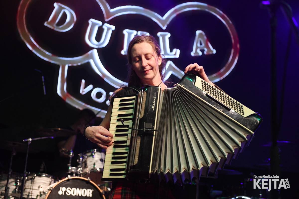 Volant a Dukla Vozovna jsou na společném turné, v Praze je přivítal k prasknutí narvaný Lucerna Music Bar