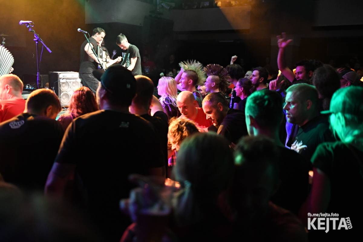 Volant a Dukla Vozovna jsou na společném turné, v Praze je přivítal k prasknutí narvaný Lucerna Music Bar