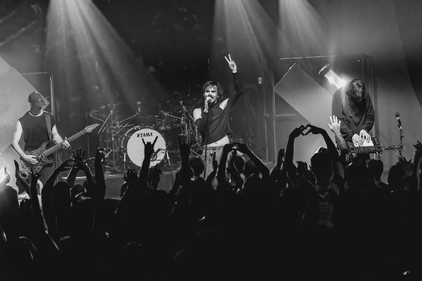 Northlane zbořili MeetFactory v Praze, půdu jim připravili metalisté ten56. a Novelists