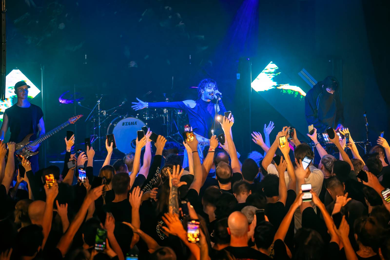 Northlane zbořili MeetFactory v Praze, půdu jim připravili metalisté ten56. a Novelists