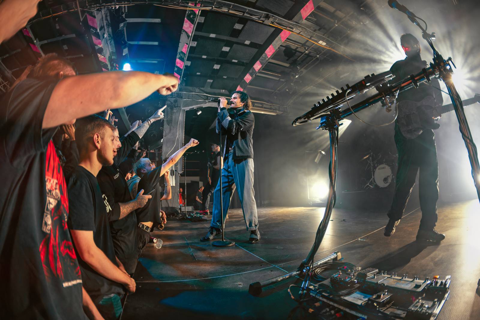 Northlane zbořili MeetFactory v Praze, půdu jim připravili metalisté ten56. a Novelists