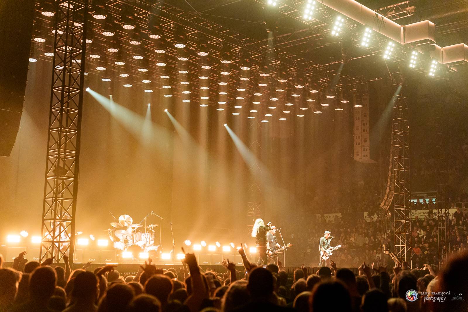 Kabát zatopil v Plzni pod kotlem, na zimním stadionu přehrál největší hity