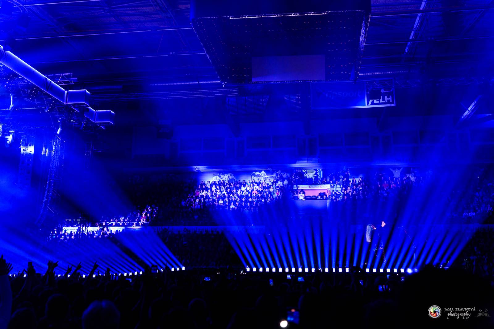 Kabát zatopil v Plzni pod kotlem, na zimním stadionu přehrál největší hity