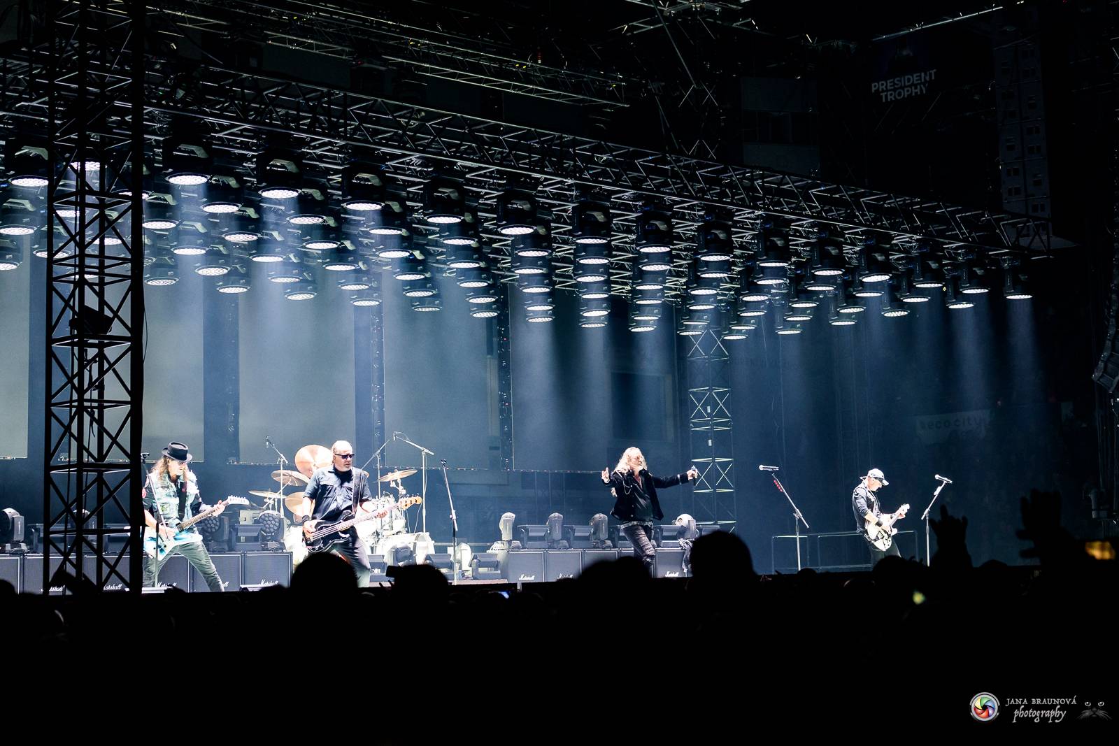 Kabát zatopil v Plzni pod kotlem, na zimním stadionu přehrál největší hity