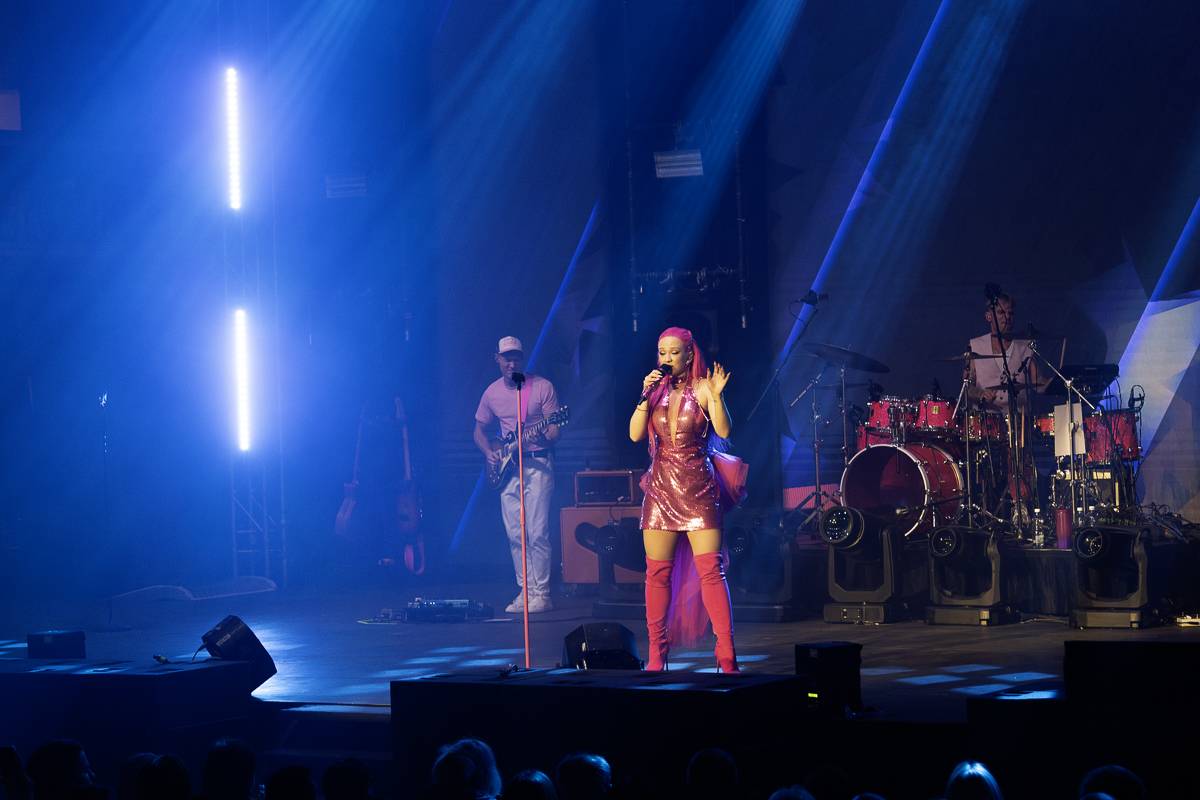 Jen růžová to může být. Tereza Mašková roztančila vyprodanou Lucernu