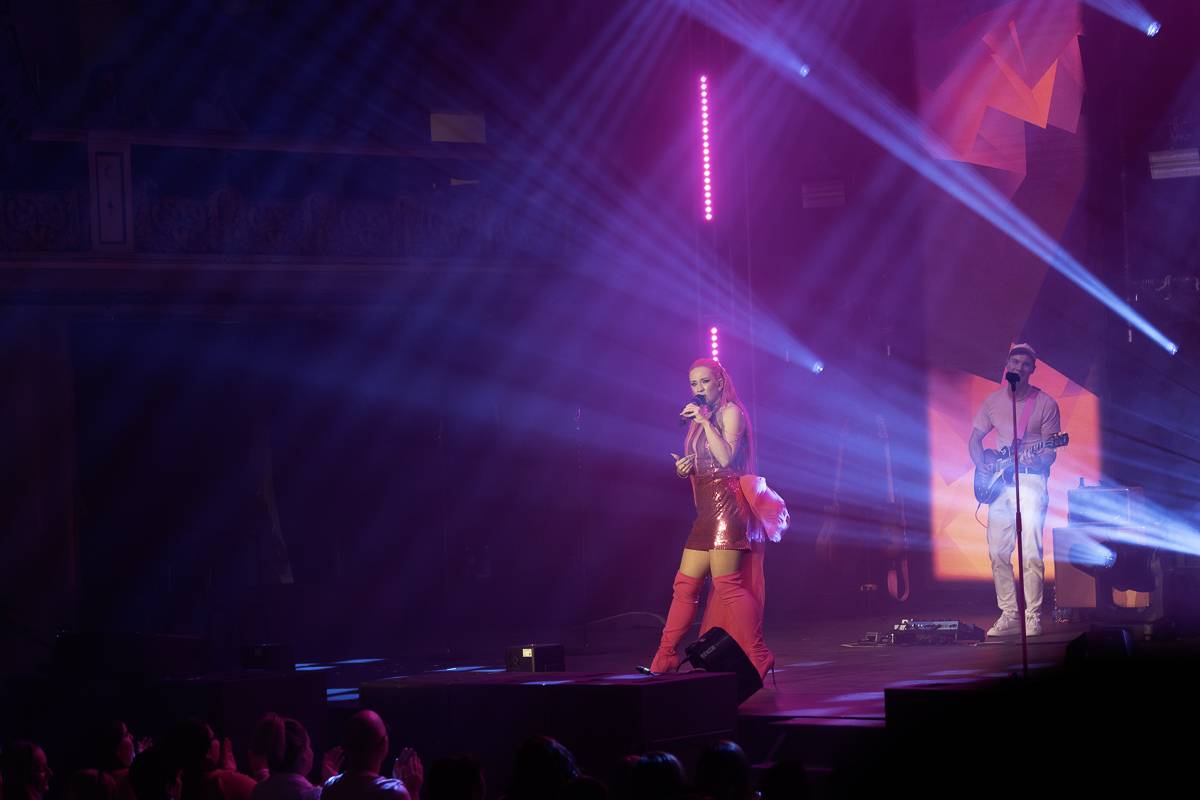 Jen růžová to může být. Tereza Mašková roztančila vyprodanou Lucernu