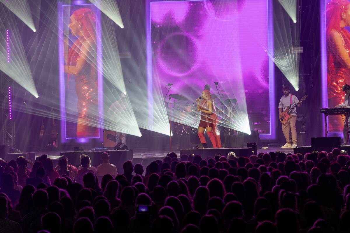 Jen růžová to může být. Tereza Mašková roztančila vyprodanou Lucernu