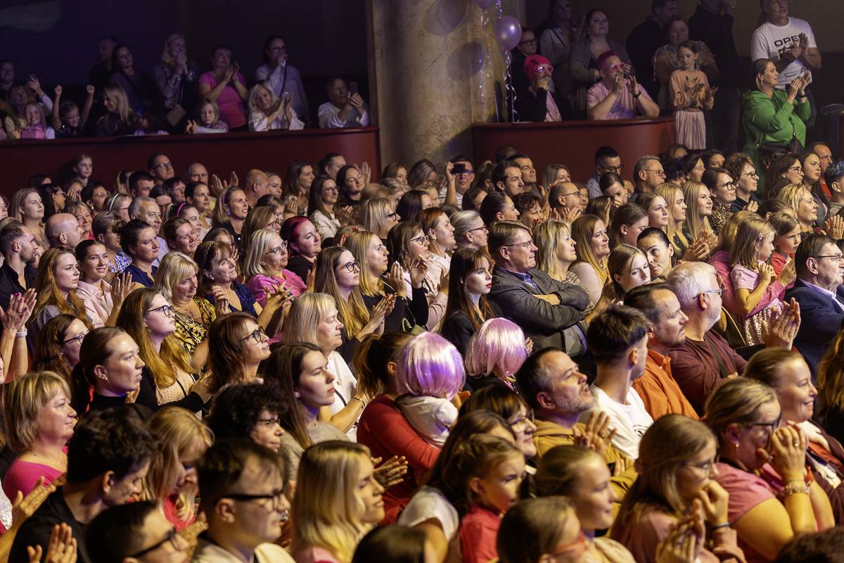 Jen růžová to může být. Tereza Mašková roztančila vyprodanou Lucernu