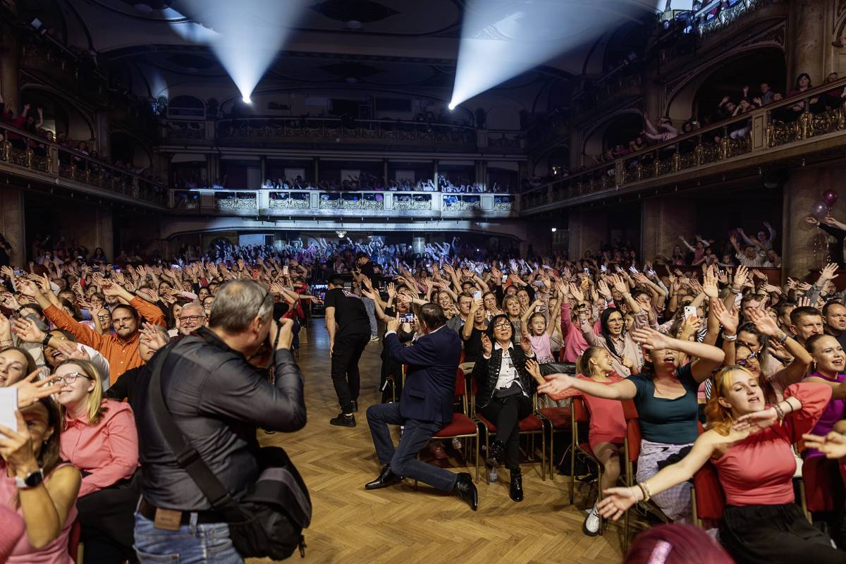 Jen růžová to může být. Tereza Mašková roztančila vyprodanou Lucernu