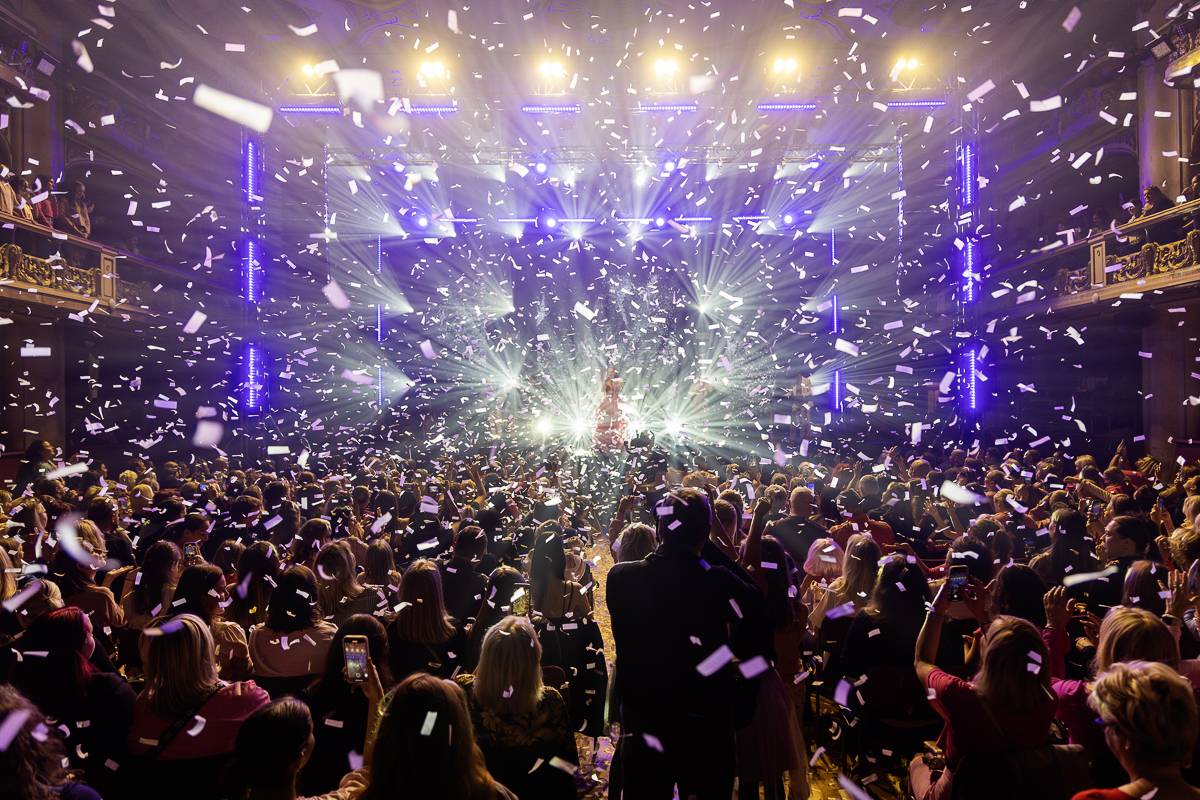 Jen růžová to může být. Tereza Mašková roztančila vyprodanou Lucernu