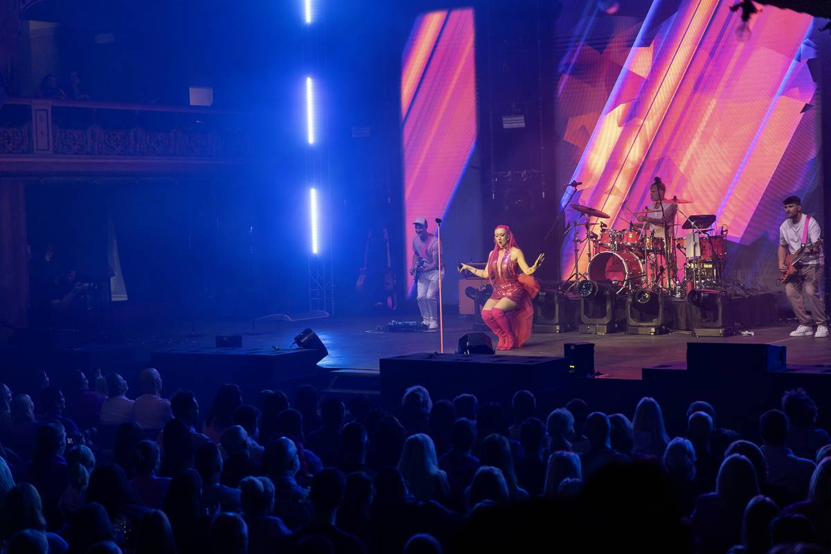 Jen růžová to může být. Tereza Mašková roztančila vyprodanou Lucernu