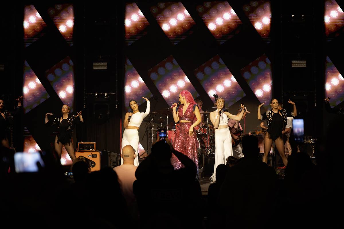 Jen růžová to může být. Tereza Mašková roztančila vyprodanou Lucernu