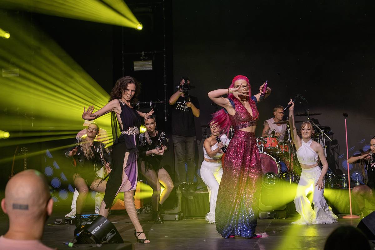 Jen růžová to může být. Tereza Mašková roztančila vyprodanou Lucernu