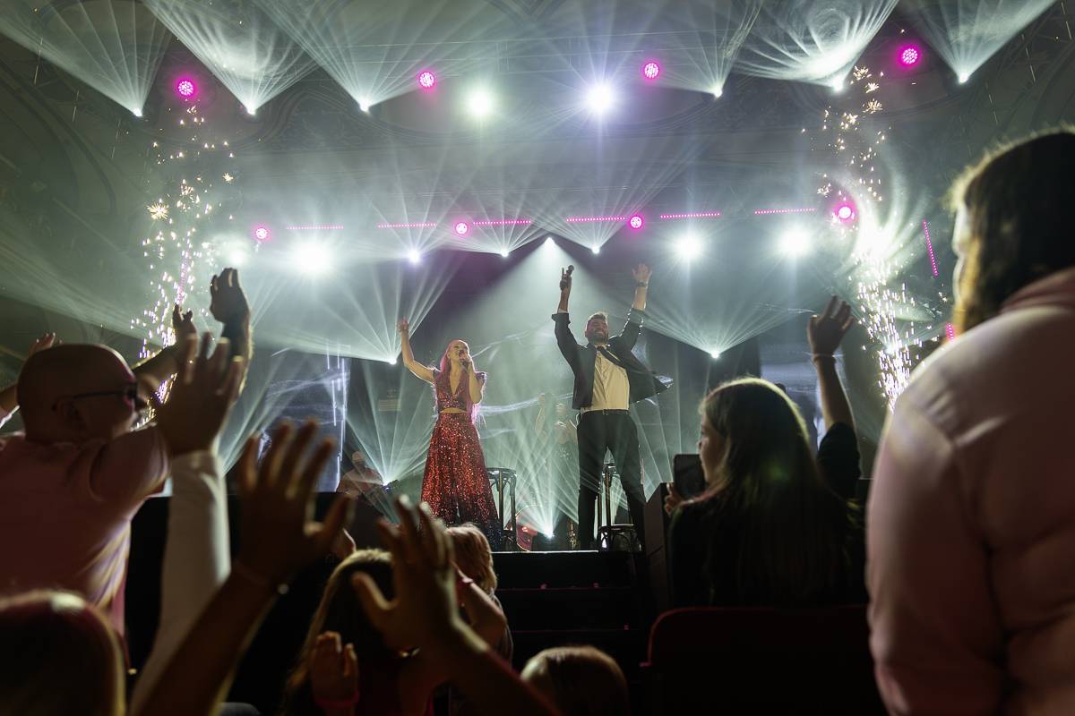 Jen růžová to může být. Tereza Mašková roztančila vyprodanou Lucernu