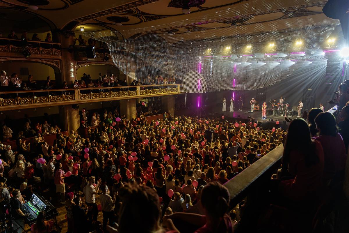 Jen růžová to může být. Tereza Mašková roztančila vyprodanou Lucernu
