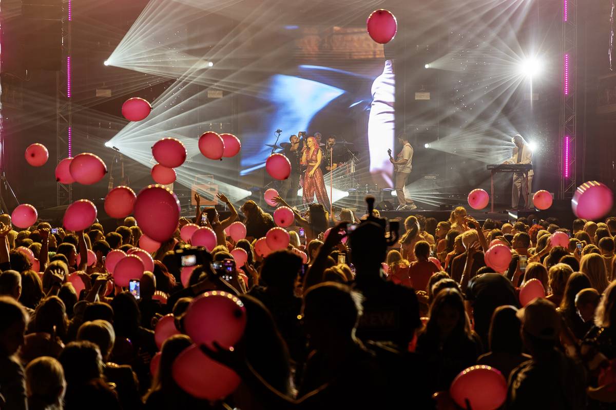 Jen růžová to může být. Tereza Mašková roztančila vyprodanou Lucernu