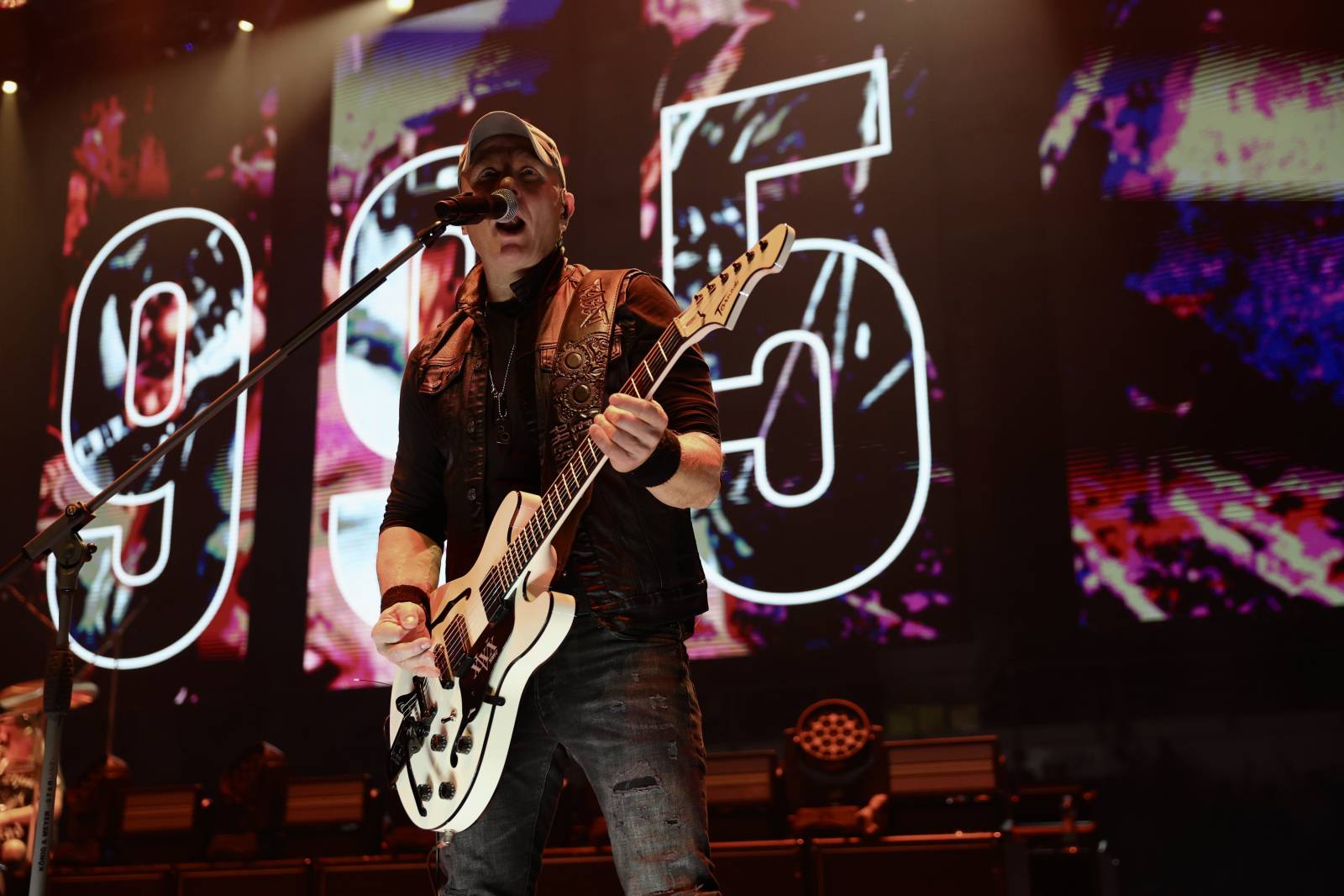 Kabát zavítal do Českých Budějovic, fanoušky bavil pyrotechnickými efekty