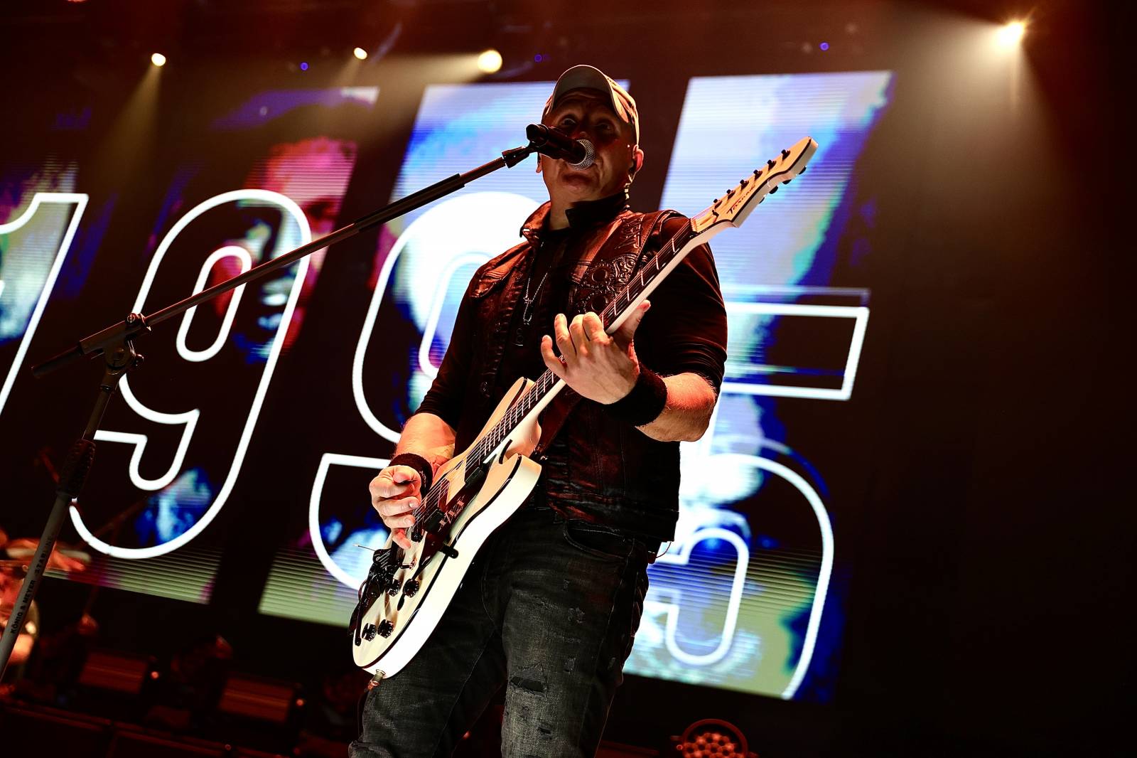 Kabát zavítal do Českých Budějovic, fanoušky bavil pyrotechnickými efekty